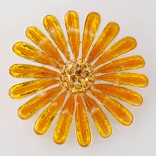 Epoxy Daisy Flower Brooch
