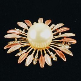 Floral brooch