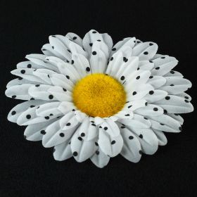 Daisy Flower Pin